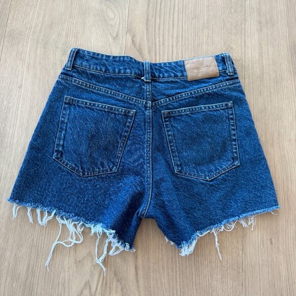 H&M | High Waisted Jean Shorts | Dark Blue Wash | Size 4 - Picture 7 of 7